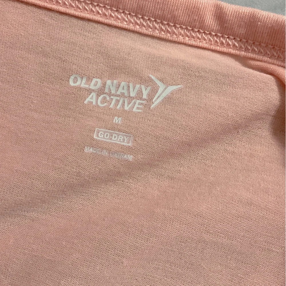Old Navy (go dry) | cropped workout tee - Picture 2 of 2